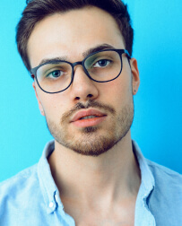 man-wearing-glasses-avatar